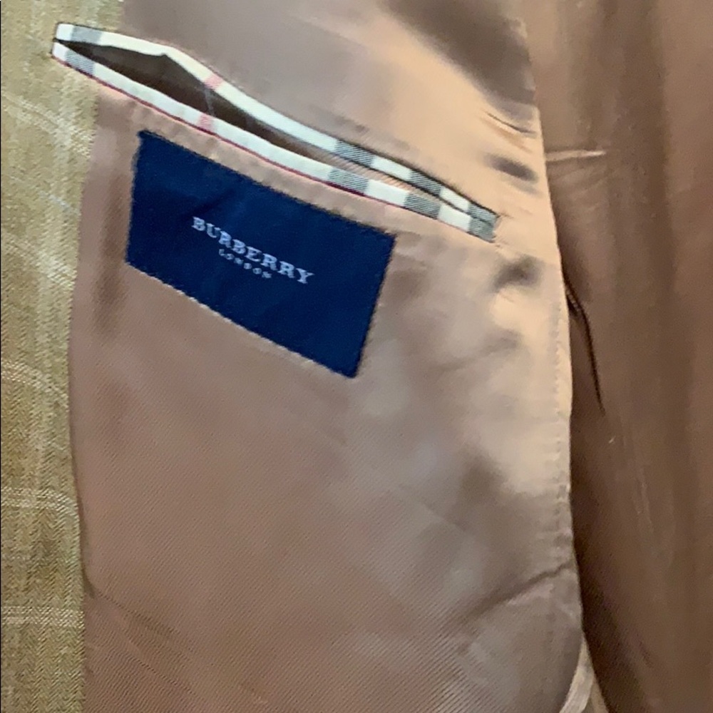 Burberry sport jacket so luxurious - Picture 6 of 7